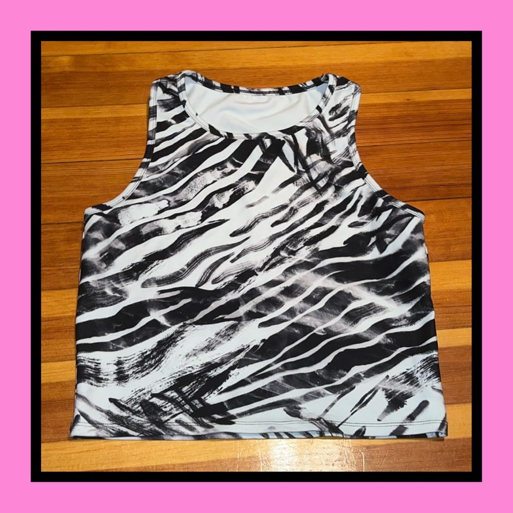 Black And White Soft Smoky Patterned Athletic Tank Top (2 FOR $10🍁)